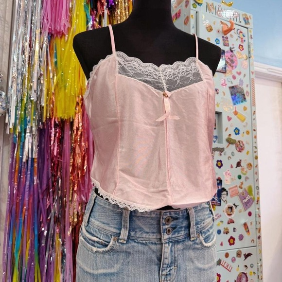 Vintage 80s Pink satin cropped tank top with lace details - Picture 2 of 4